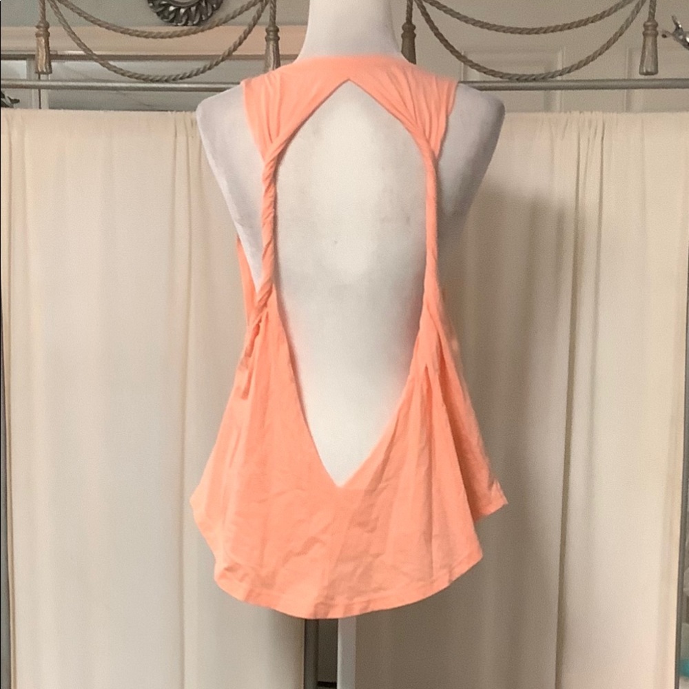 No Pise La Grama apricot cut out tank top